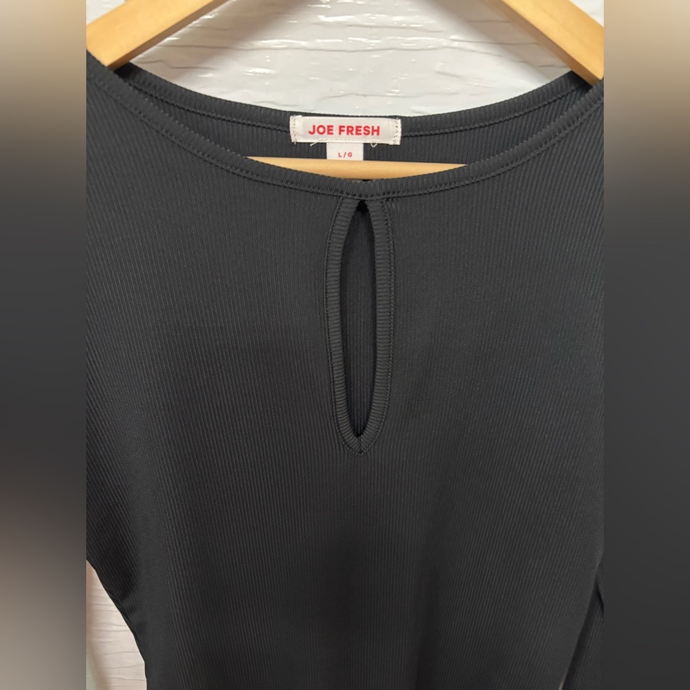 Like new Joe Fresh Keyhole Bodysuit Large